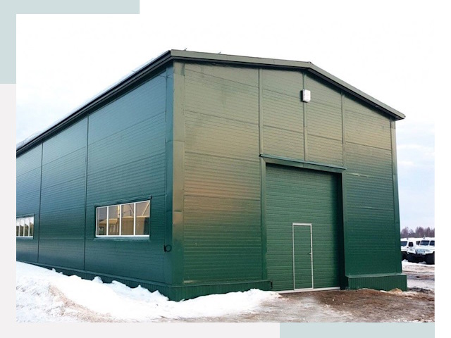 Двускатные ангары в бору